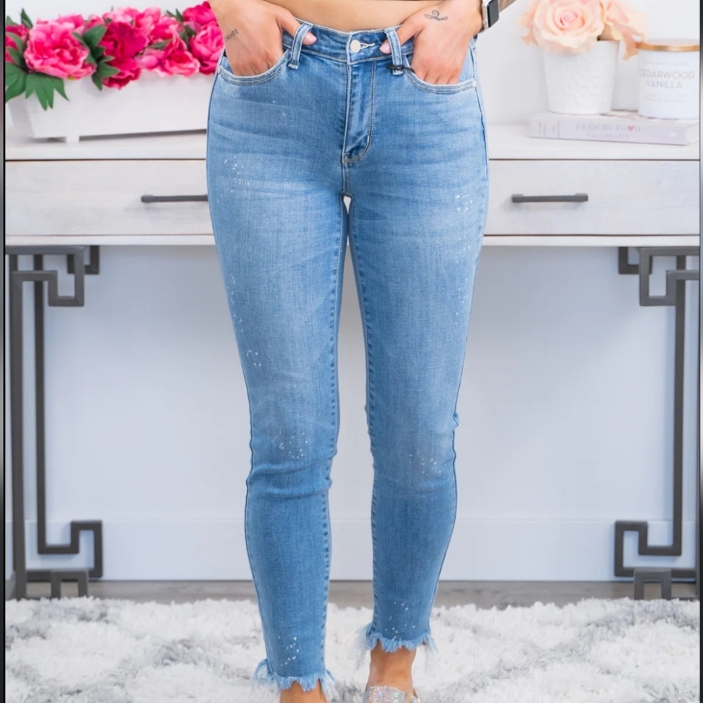 Straight High Rise Jeans with Secret Slim Pockets